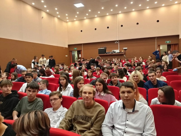 Спектакль по произведению М. А. Булгакова.